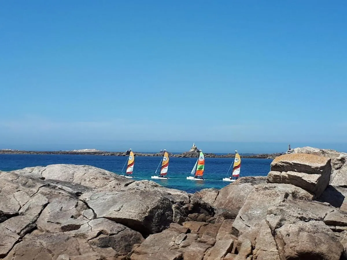 Maison De Vacances A 10 Minutes Des Plages De Porspoder Plourin  شقة